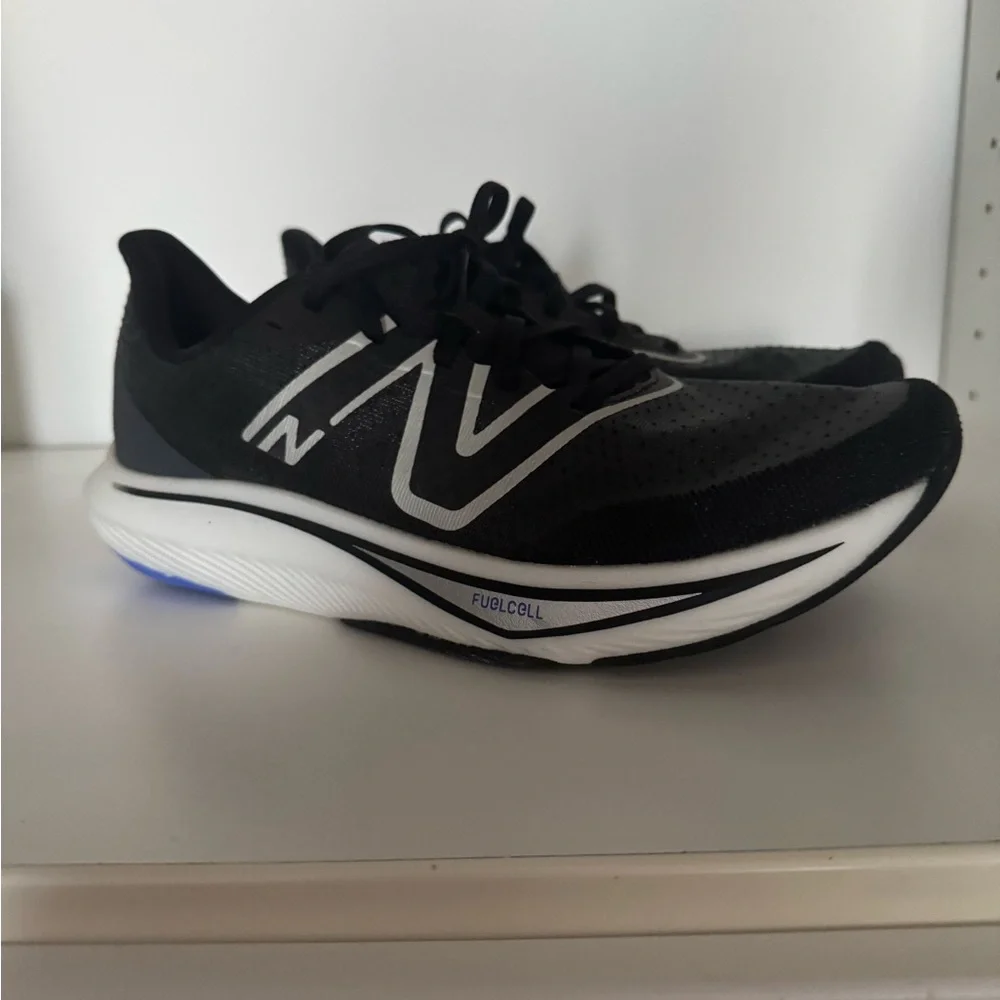 New Balance Women’s sneakers - Picture 2 of 3